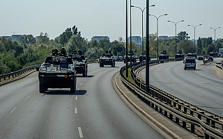 Przejazdy kolumn wojskowych na poligon w Orzyszu. Kierowców mogą czekać utrudnienia w ruchu
